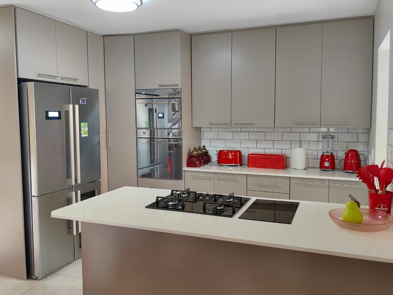 Lux Lock-up Family Home in La Camargue Estate - Photo 9