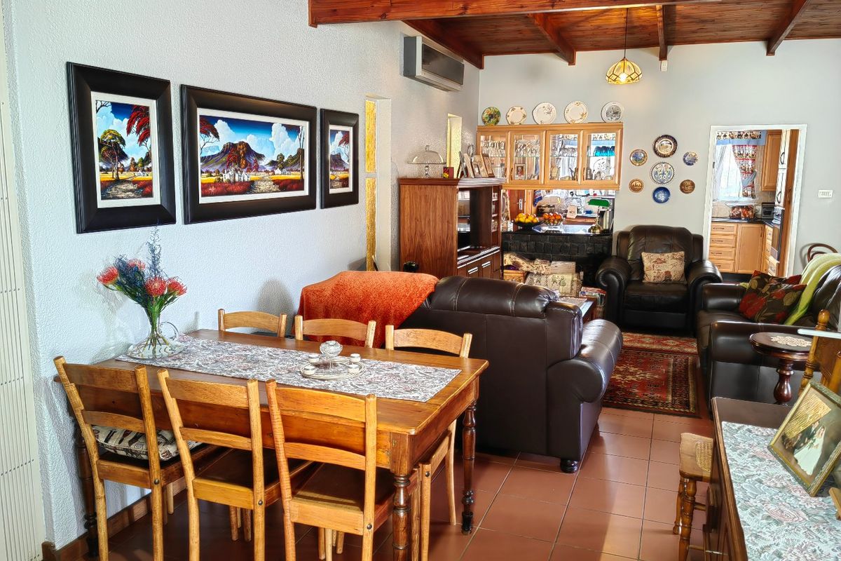 Big Beautiful Family Home with Stunning Garden - Photo 5