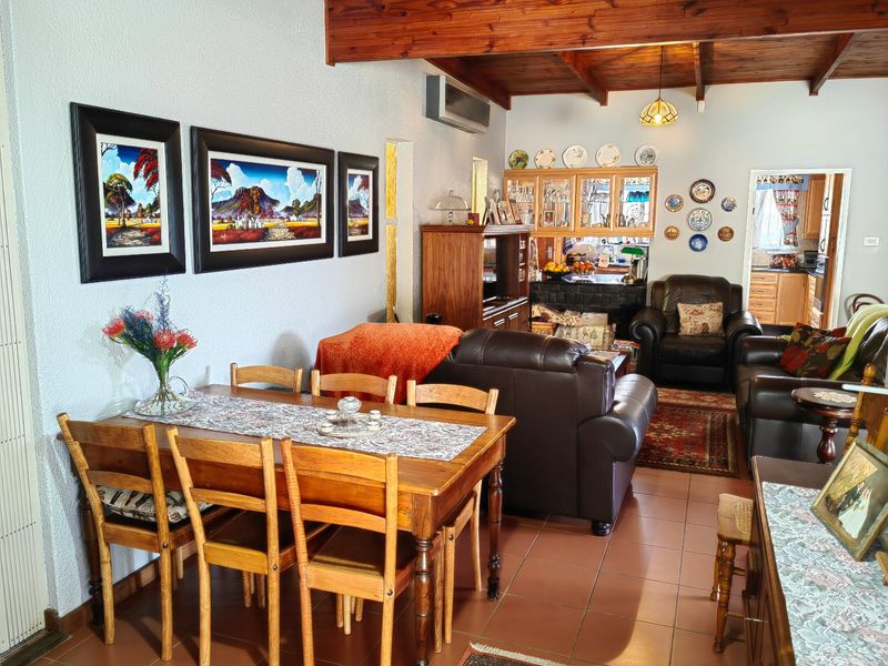 Big Beautiful Family Home with Stunning Garden - Photo 5