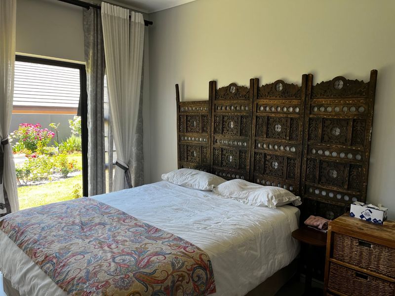 Big Beautiful Family Home with Stunning Garden - Photo 10