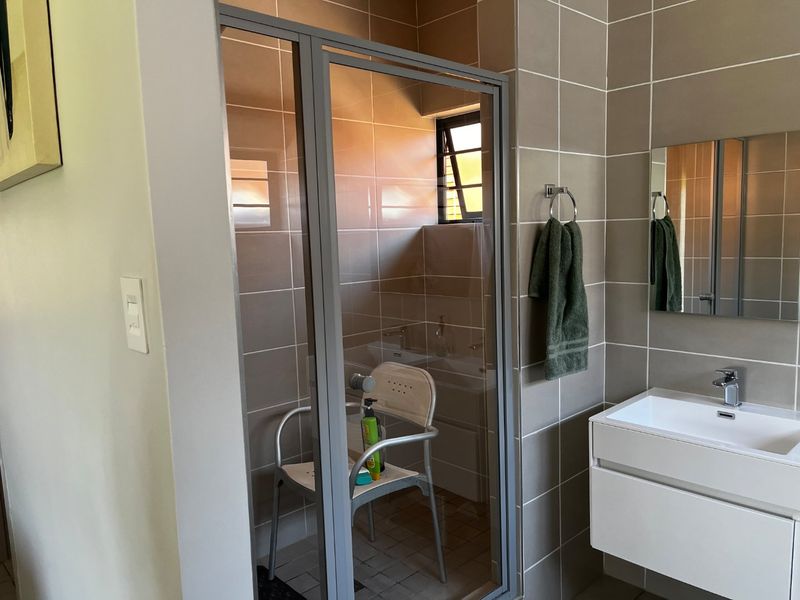 Big Beautiful Family Home with Stunning Garden - Photo 9