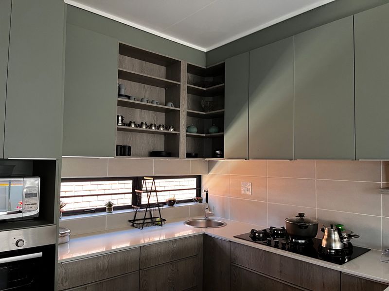 Big Beautiful Family Home with Stunning Garden - Photo 8