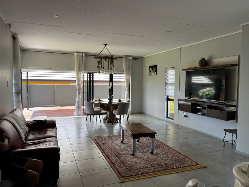 Big Beautiful Family Home with Stunning Garden - Photo 7