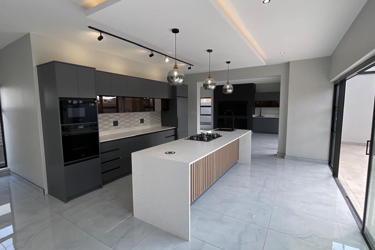 Contemporary 4 Bedroom Family Home | Pyjama Lounge | Pool | Move-In Ready - Photo 5