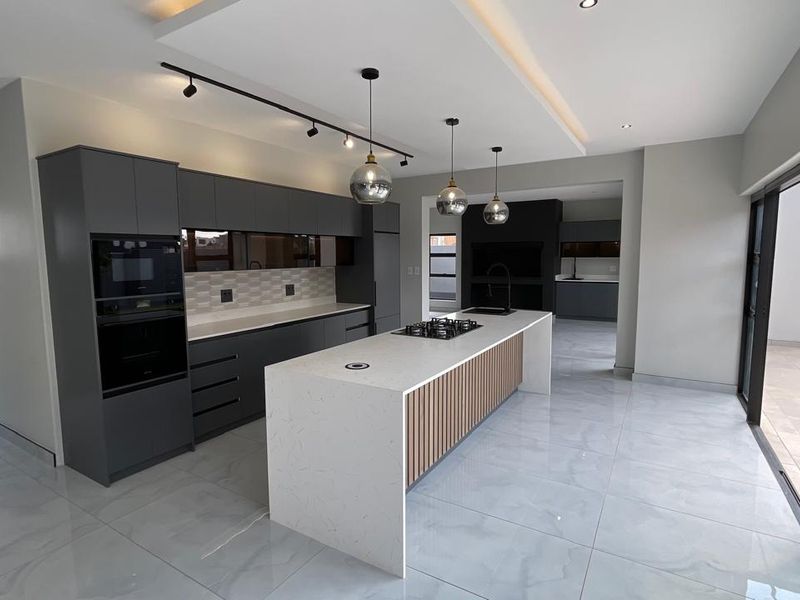 Contemporary 4 Bedroom Family Home | Pyjama Lounge | Pool | Move-In Ready - Photo 5