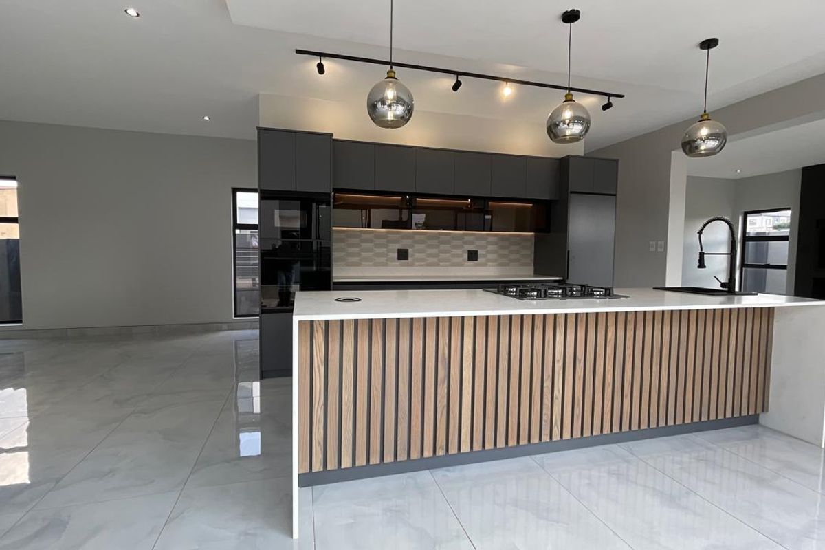 Contemporary 4 Bedroom Family Home | Pyjama Lounge | Pool | Move-In Ready - Photo 2