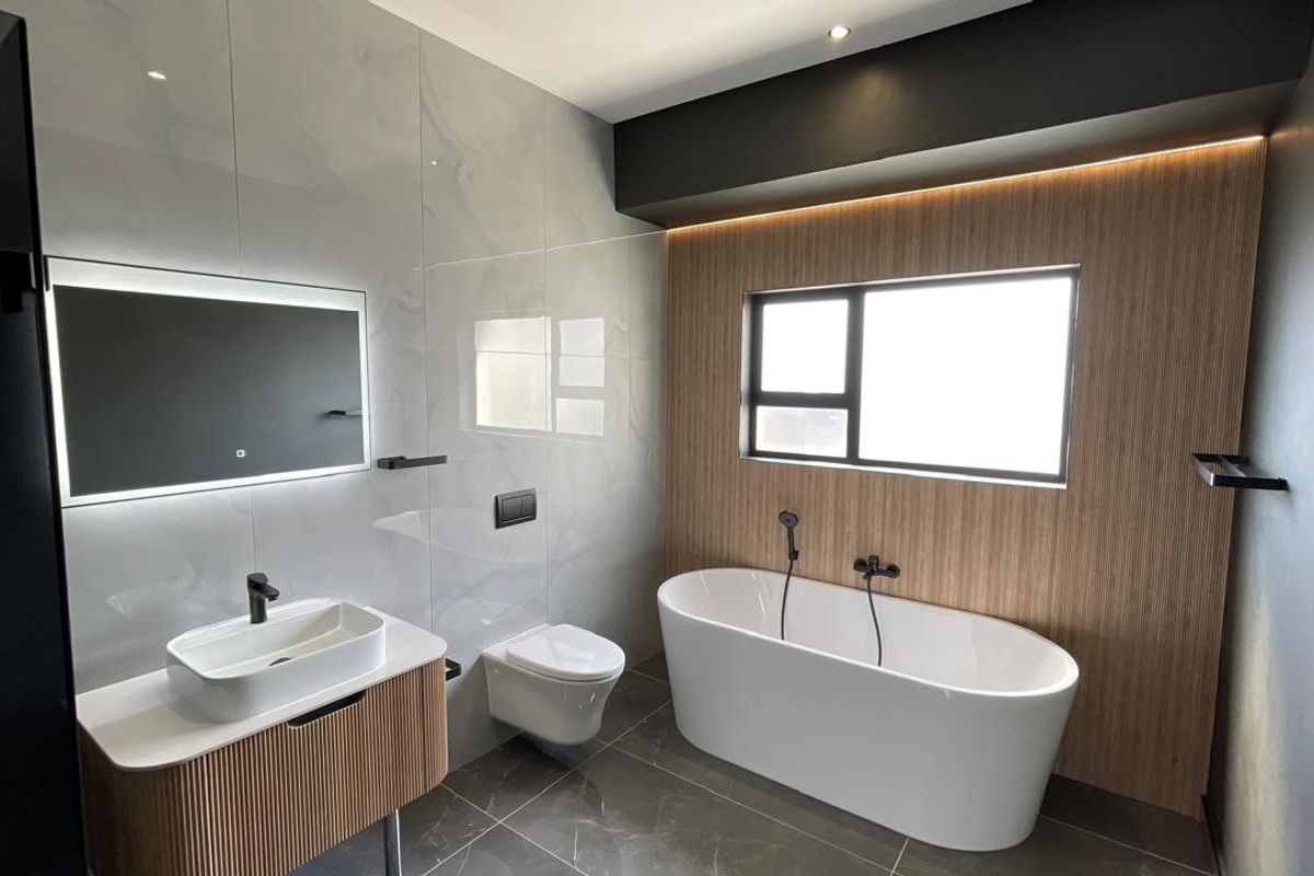 Contemporary 4 Bedroom Family Home | Pyjama Lounge | Pool | Move-In Ready - Photo 4