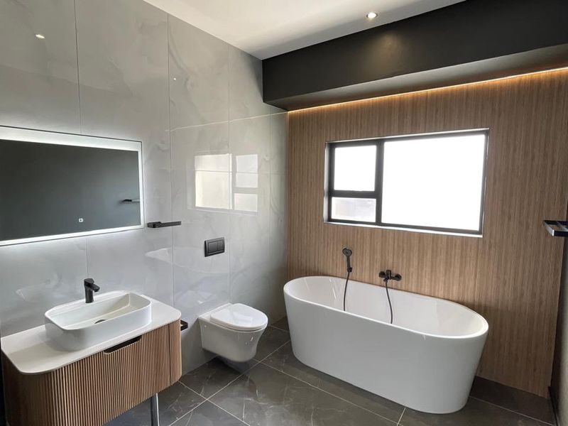 Contemporary 4 Bedroom Family Home | Pyjama Lounge | Pool | Move-In Ready - Photo 4