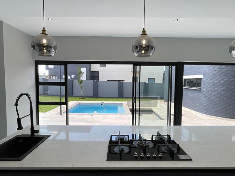 Contemporary 4 Bedroom Family Home | Pyjama Lounge | Pool | Move-In Ready - Photo 3