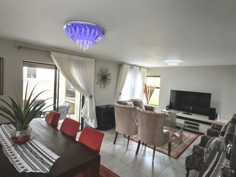 Elegant 3 Bedroom Home in La Camargue Estate to Rent - Available 1 June 2026 - Photo 5