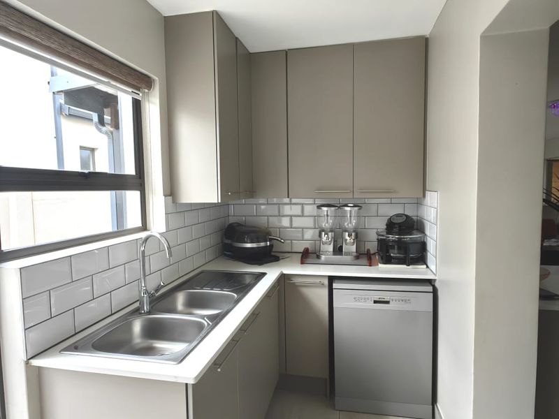 Elegant 3 Bedroom Home in La Camargue Estate to Rent - Available 1 June 2026 - Photo 9