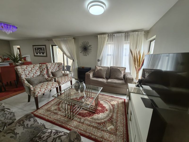Elegant 3 Bedroom Home in La Camargue Estate to Rent - Available 1 June 2026 - Photo 7