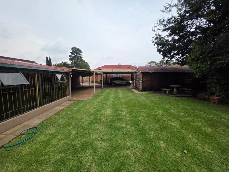 Unique Property For Sale In Selection Park - Photo 2