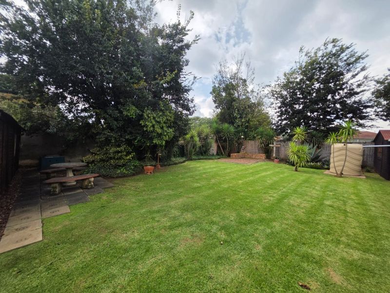 Unique Property For Sale In Selection Park - Photo 5