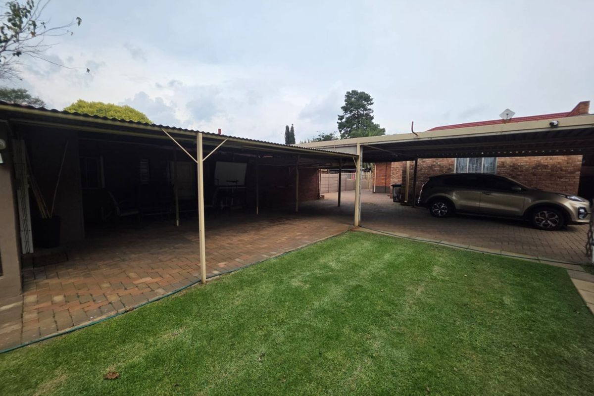 Unique Property For Sale In Selection Park - Photo 4