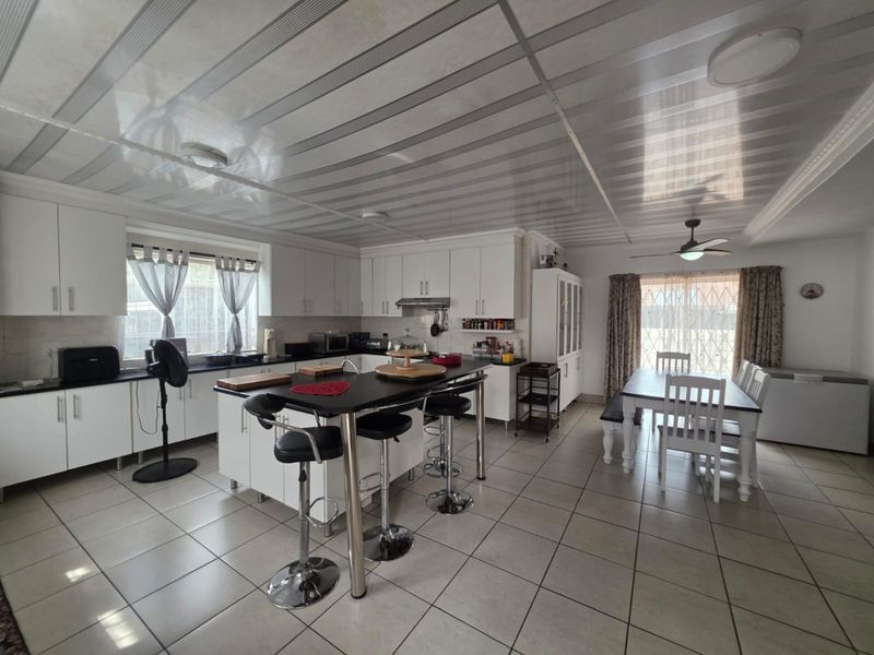 Unique Property For Sale In Selection Park - Photo 8