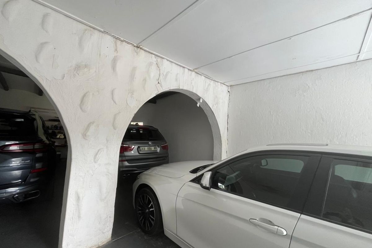 4 Bedroom Family Home with Pool & 4-Car Garage in Meyerville - Photo 3