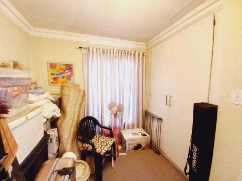 Spacious Townhouse Living in Illiondale with Garden - Photo 10