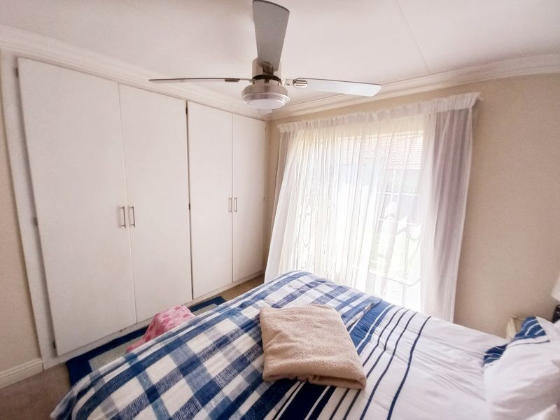 Spacious Townhouse Living in Illiondale with Garden - Photo 8