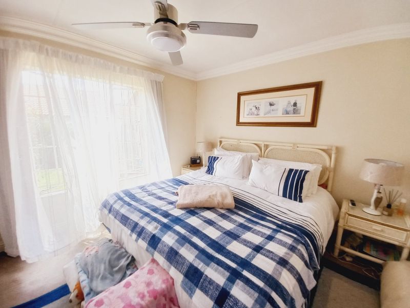 Spacious Townhouse Living in Illiondale with Garden - Photo 7