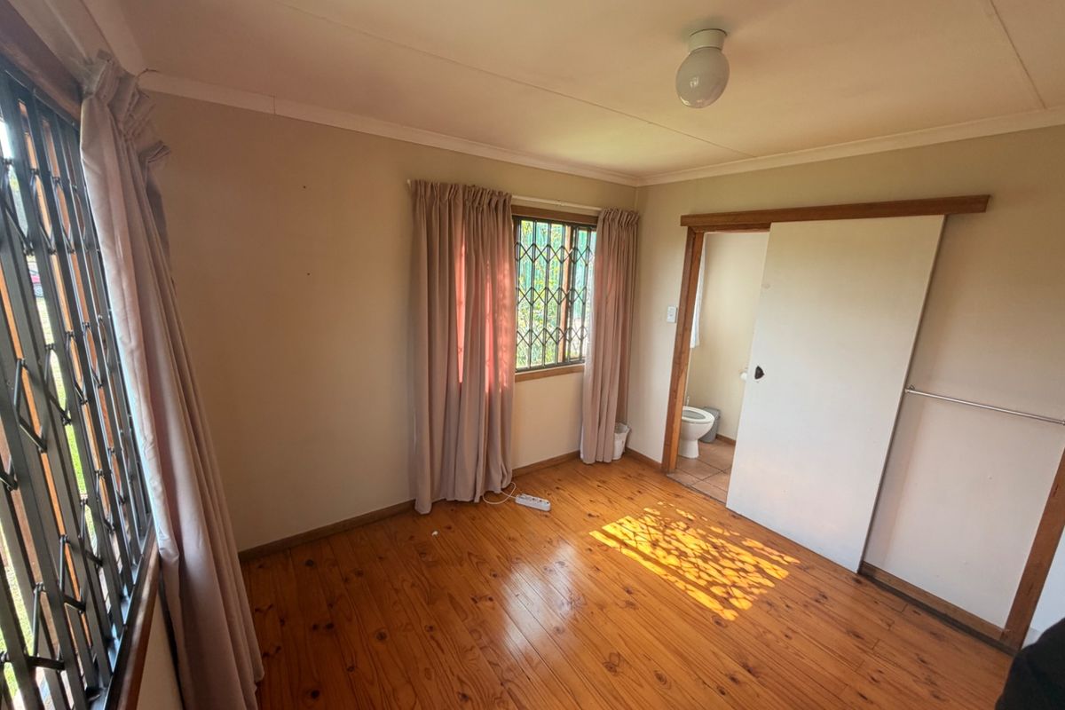 Lovely 3-Bedroom Flat to Rent on a Plot  Discover peaceful living in this charming 3-bedroom flat, perfectly situated on a secure and well-maintained plot.  Property Features: 	3 Spacious bedroom 2 Bathrooms 	Open and comfortable living area 	Neat kitchen with ample space 	Safe & secure environment for peace of mind 	Water & electricity INCLUDED   Pets & children: Welcome and can be discussed  This unit offers a relaxed, countryside feel while still being practical and convenient — ideal for a small family or anyone looking for a quiet, secure place to call home.  Enjoy privacy, safety, and space all in one! - Photo 4