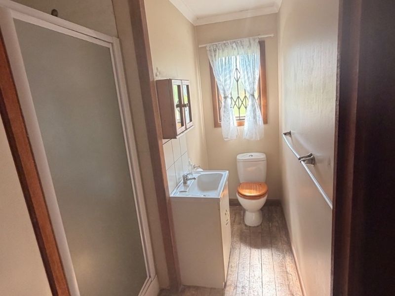 Lovely 3-Bedroom Flat to Rent on a Plot  Discover peaceful living in this charming 3-bedroom flat, perfectly situated on a secure and well-maintained plot.  Property Features: 	3 Spacious bedroom 2 Bathrooms 	Open and comfortable living area 	Neat kitchen with ample space 	Safe & secure environment for peace of mind 	Water & electricity INCLUDED   Pets & children: Welcome and can be discussed  This unit offers a relaxed, countryside feel while still being practical and convenient — ideal for a small family or anyone looking for a quiet, secure place to call home.  Enjoy privacy, safety, and space all in one! - Photo 3