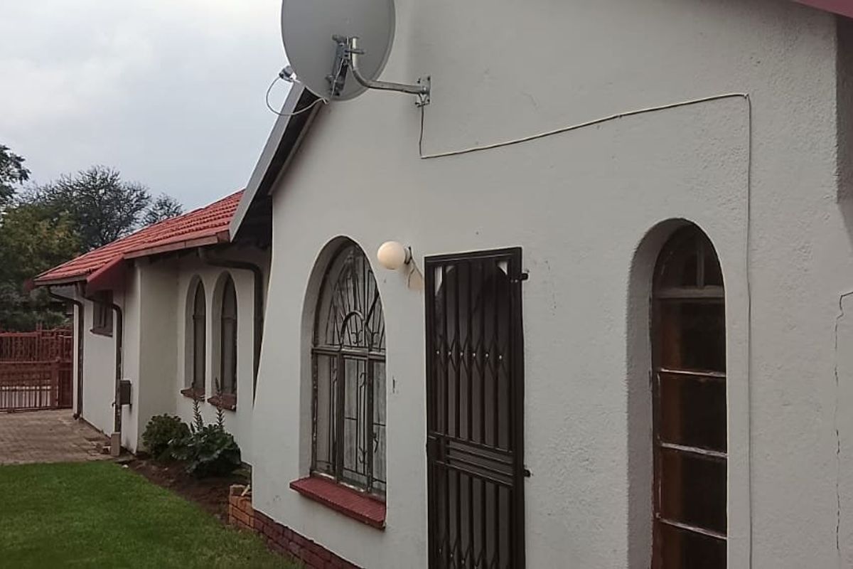 House for Rental in Hospital View, Kagiso - Photo 5