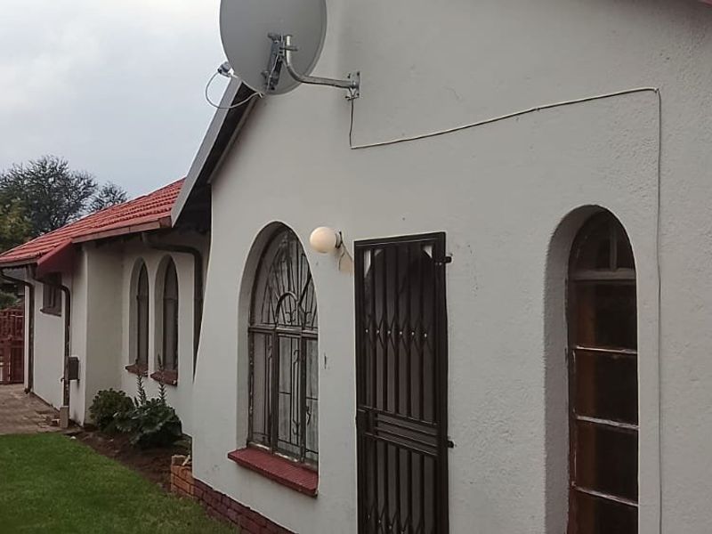 House for Rental in Hospital View, Kagiso - Photo 5