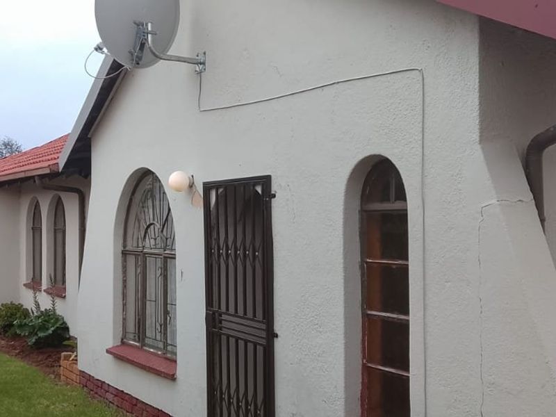 House for Rental in Hospital View, Kagiso - Photo 4