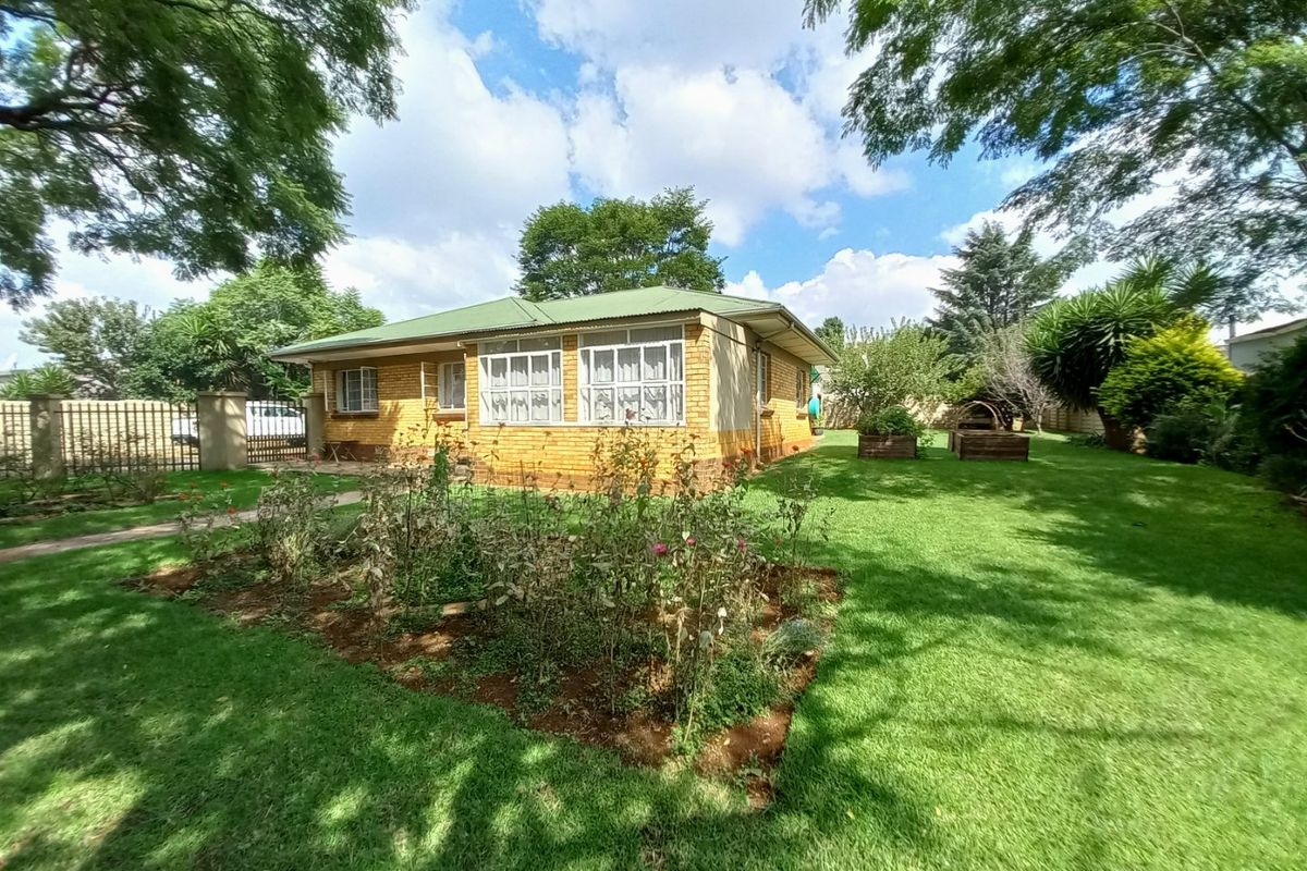 Secure Edendale Family Home with Flatlet and Office. - Photo 2