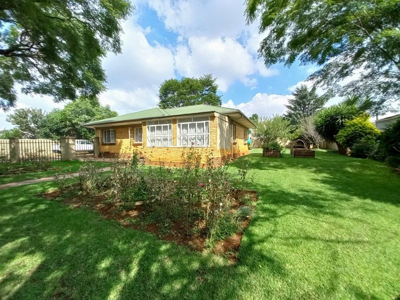 Secure Edendale Family Home with Flatlet and Office. - Photo 2