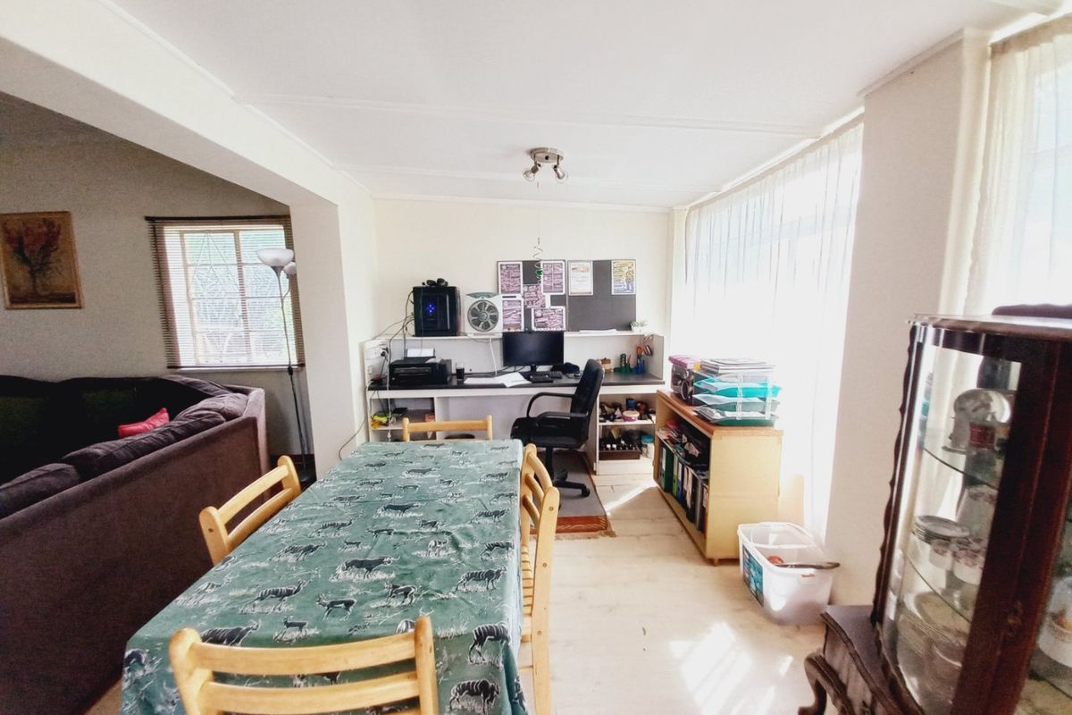 Secure Edendale Family Home with Flatlet and Office. - Photo 4