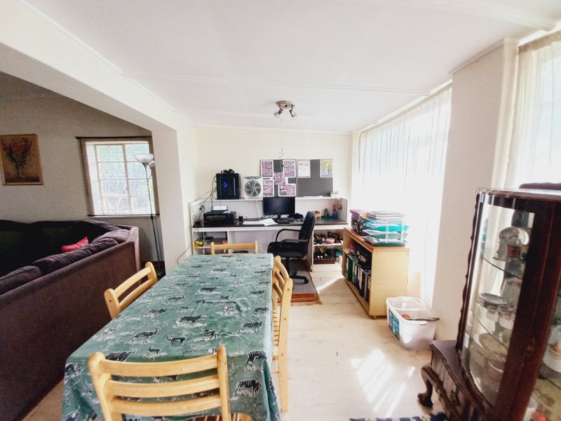Secure Edendale Family Home with Flatlet and Office. - Photo 4