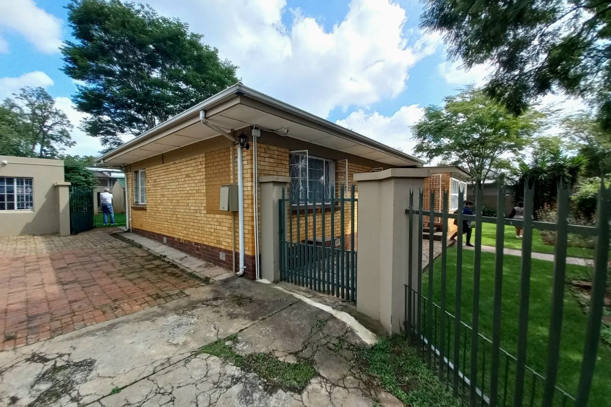 Secure Edendale Family Home with Flatlet and Office. - Photo 3