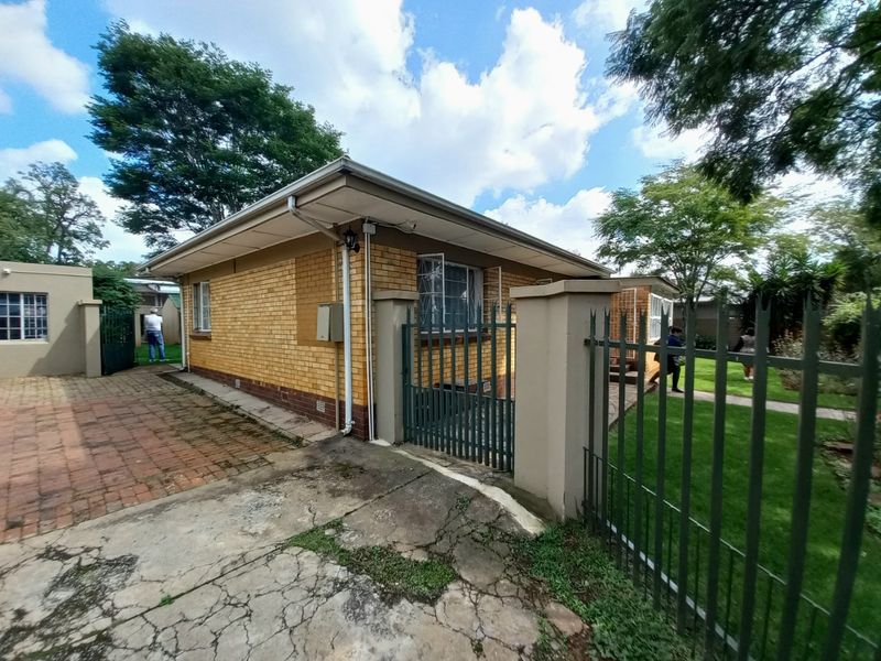 Secure Edendale Family Home with Flatlet and Office. - Photo 3