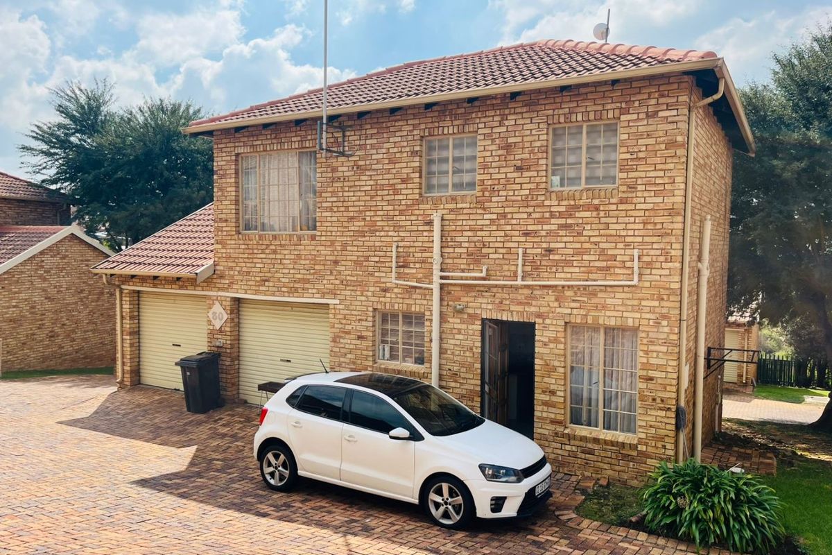 Modern Duplex Townhouse in a Secure, Family-Friendly Estate - Photo 2