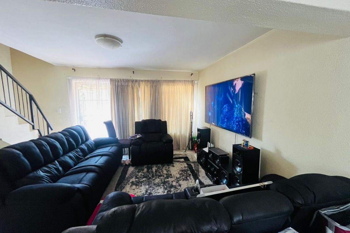 Modern Duplex Townhouse in a Secure, Family-Friendly Estate - Photo 4