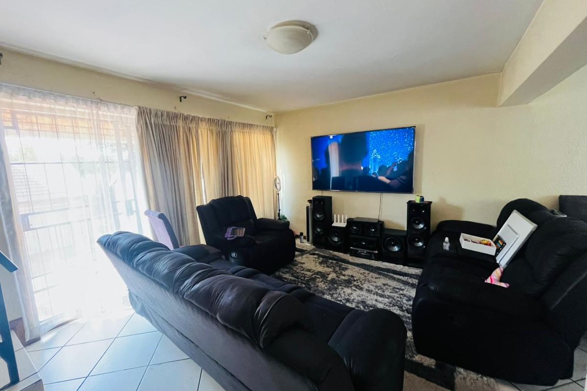 Modern Duplex Townhouse in a Secure, Family-Friendly Estate - Photo 3