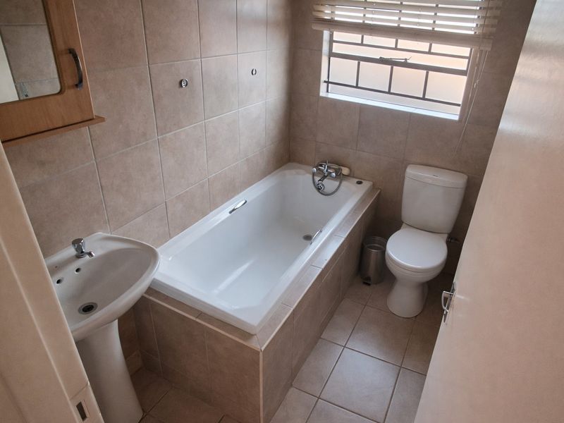 Modern 3-Bedroom Home for Sale in Thatchfield Hills - Photo 9