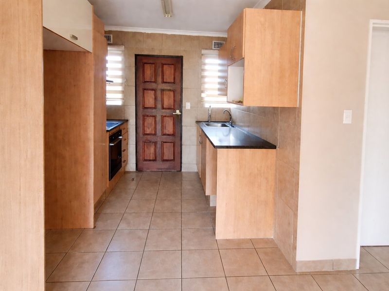 Modern 3-Bedroom Home for Sale in Thatchfield Hills - Photo 8