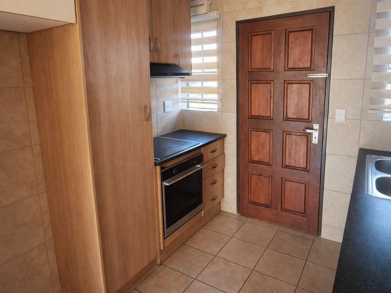 Modern 3-Bedroom Home for Sale in Thatchfield Hills - Photo 6