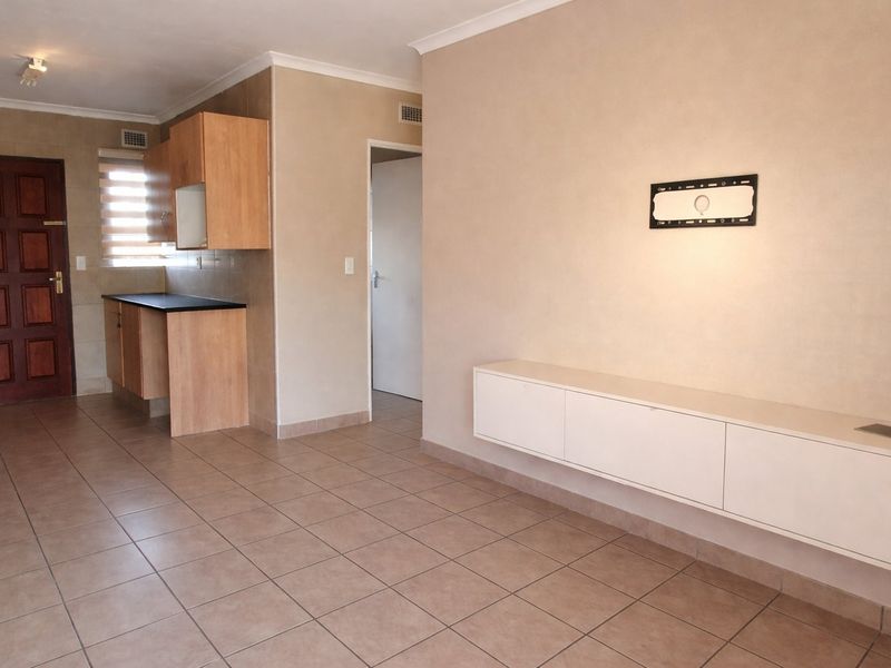 Modern 3-Bedroom Home for Sale in Thatchfield Hills - Photo 4