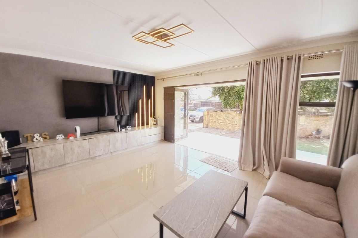 Family home with North facing rooms and green garden - Photo 5