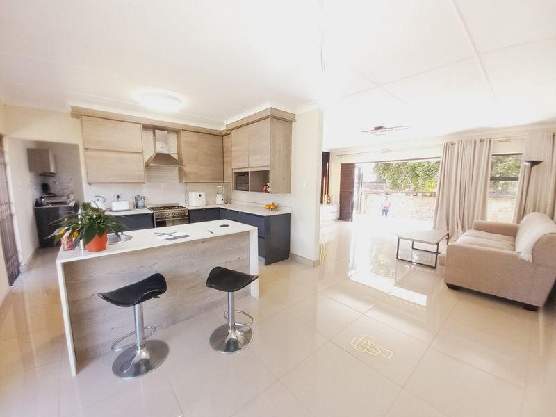 Family home with North facing rooms and green garden - Photo 7