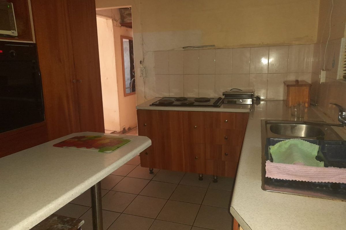 3 bed/2 bath family home with 3 income units — high-potential investment - Photo 5