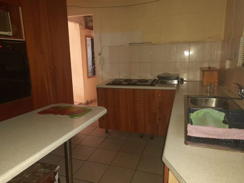 3 bed/2 bath family home with 3 income units — high-potential investment - Photo 5