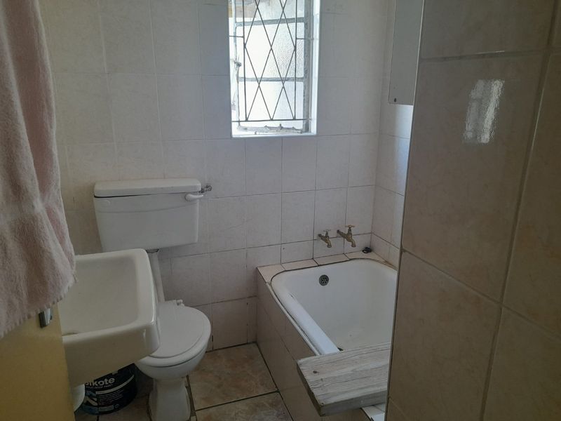 3 bed/2 bath family home with 3 income units — high-potential investment - Photo 10