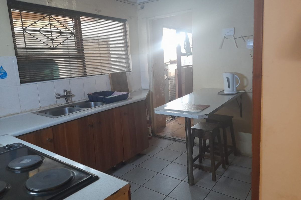 3 bed/2 bath family home with 3 income units — high-potential investment - Photo 4