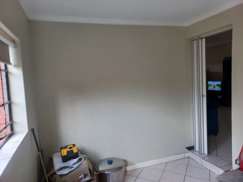 Modern & Spacious 4-Bedroom Townhouse for Sale in Mooikloof Ridge - Photo 5