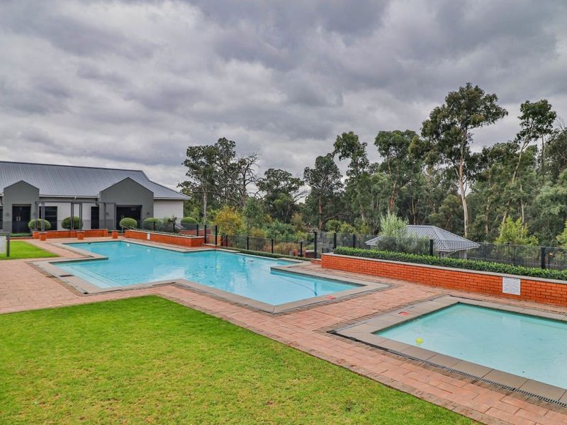 Modderfontein Gem: Open Plan Living & Secure Comfort - Photo 10